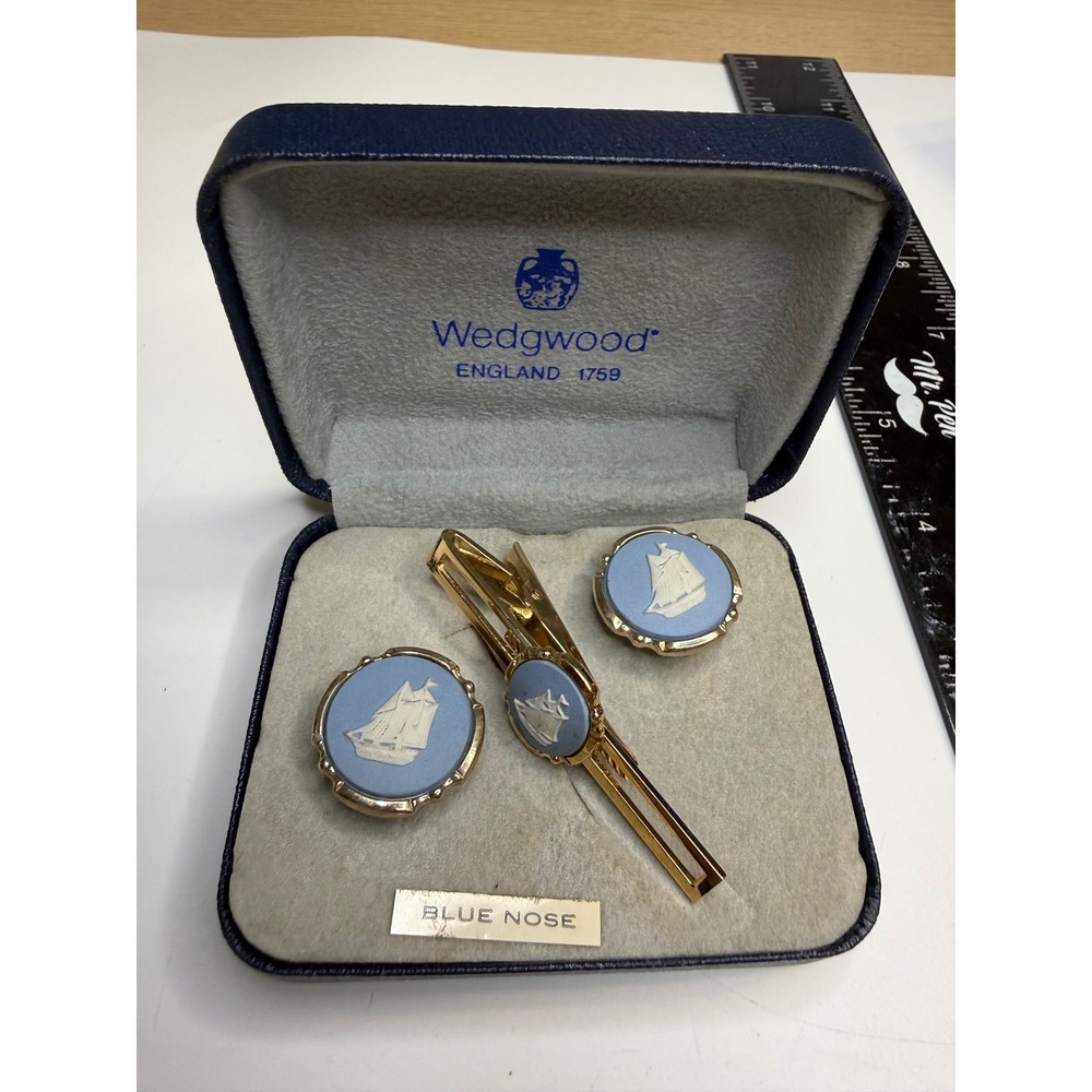 Wedgwood England Blue Jasperware Blue Nose Schooner Cufflinks Tie Bar Set Boxed